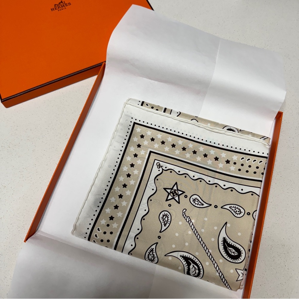 Hermès Le Rodeo des Fruits bandana 55 Grège / Ébène / Blanc - Picture 2 of 7